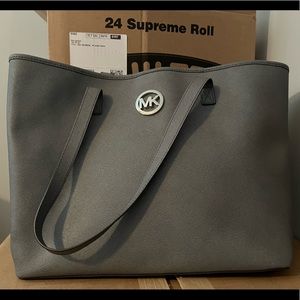 Michael kors tote
